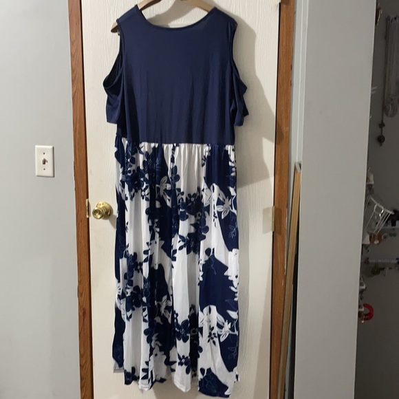 Dress - Picture 2 of 2